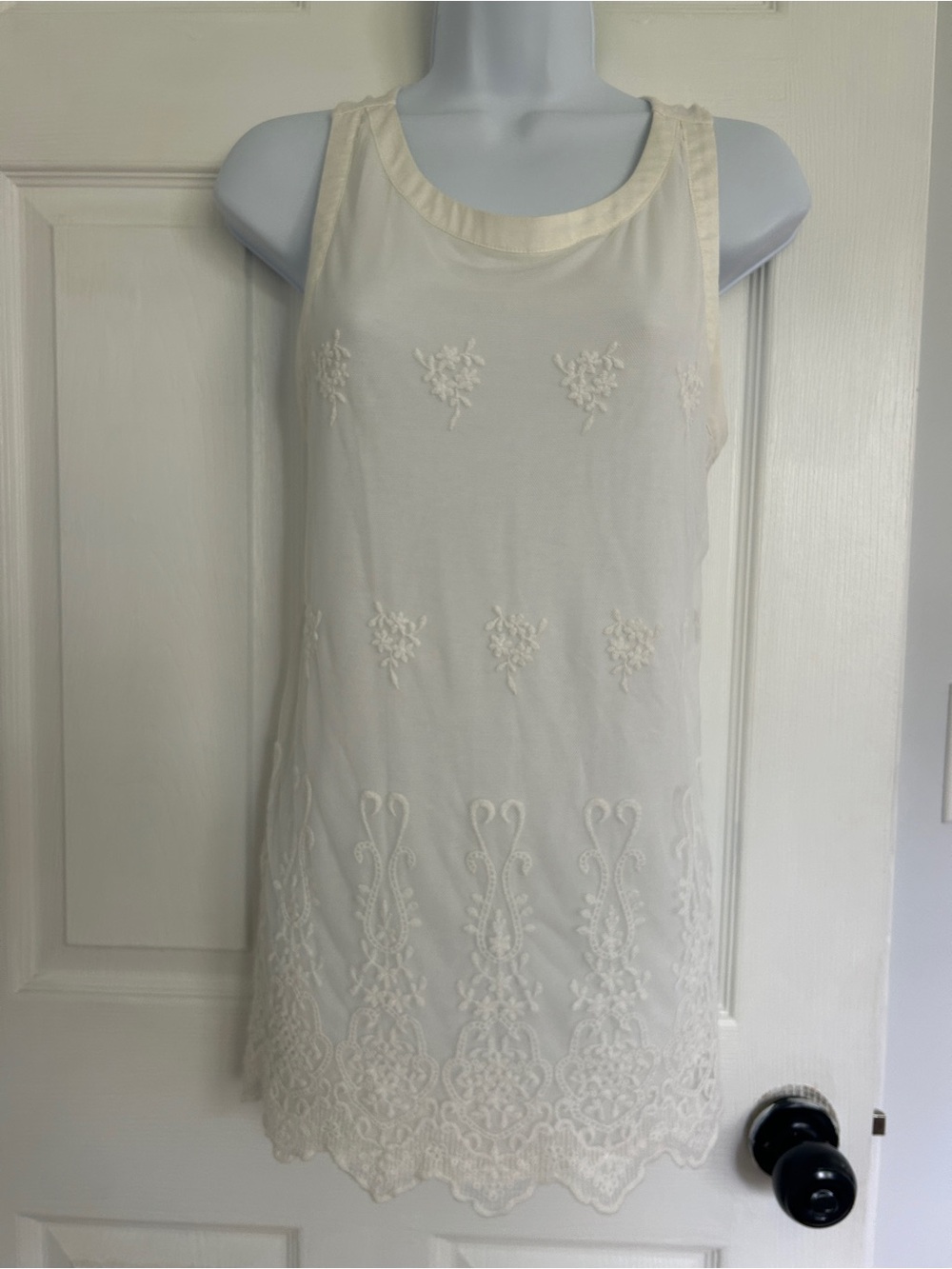 White House Black Market Embroidered Cream Sleeveless Shift Dress